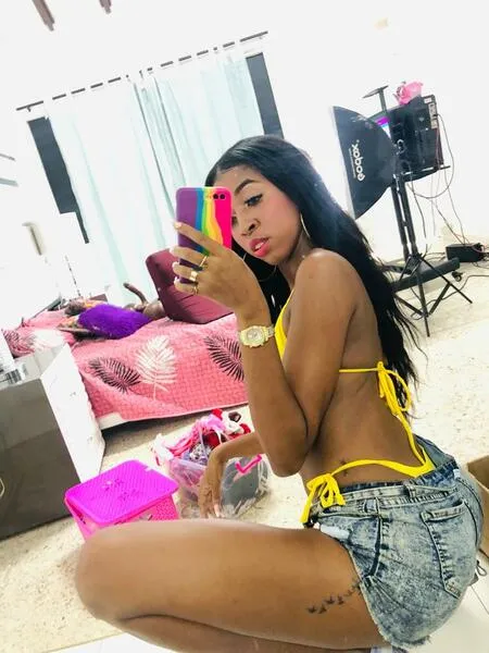 Live sex webcam photo for RachellGrayyy #4031772