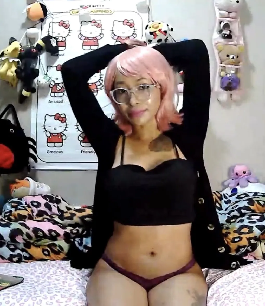 Live sex webcam photo for LovetocallmeMee #8521660