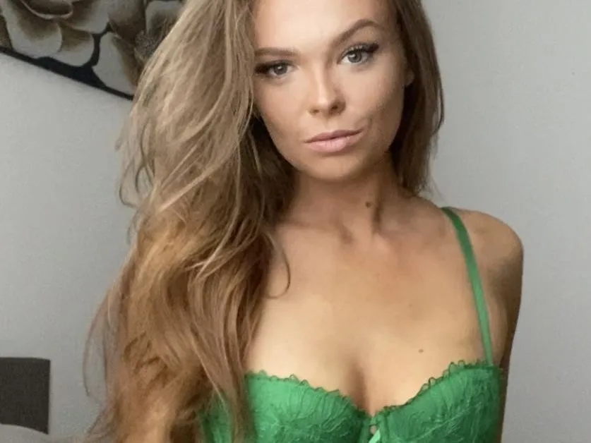 Live sex webcam photo for Lucyxlou #3910237