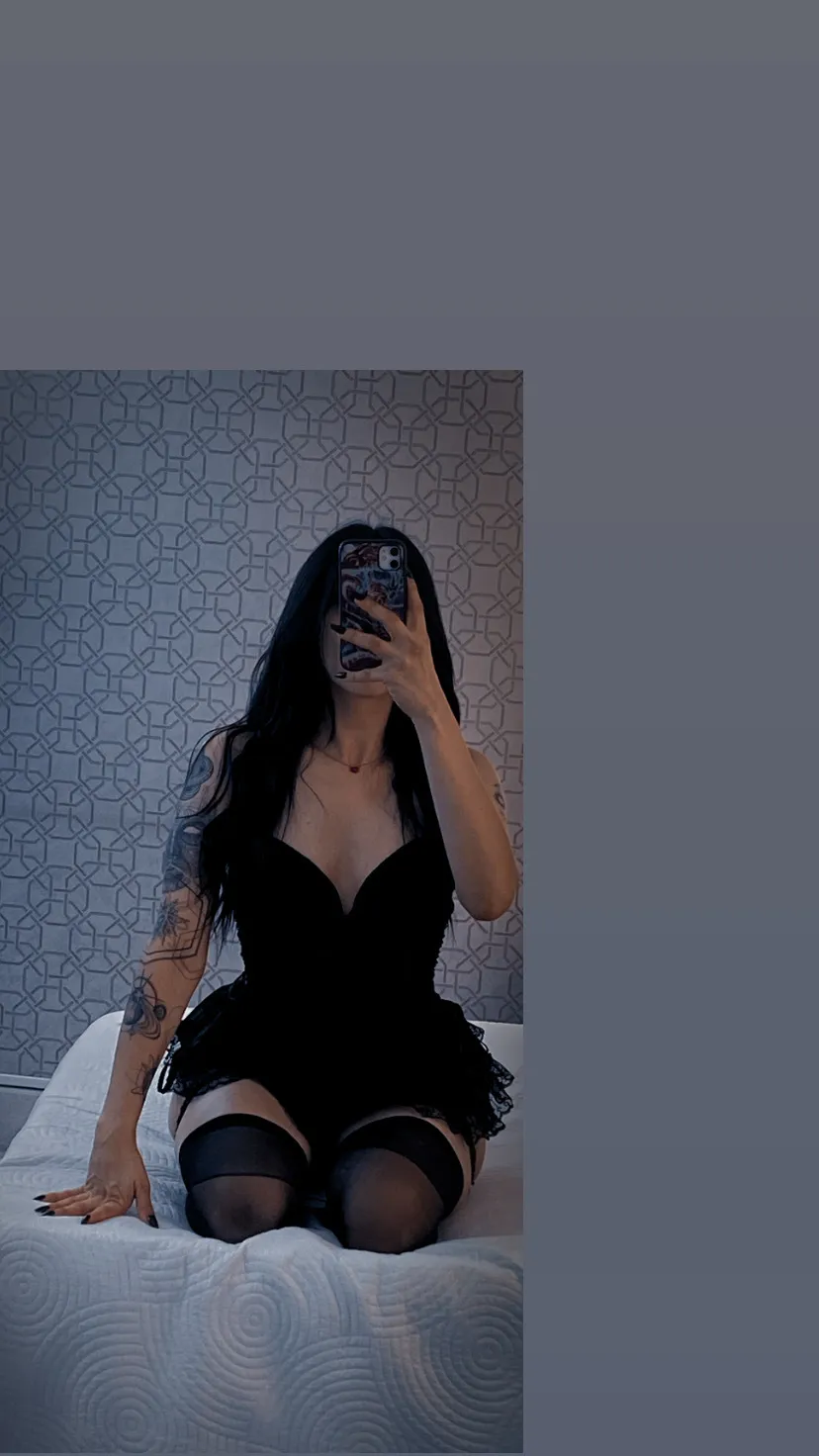 Live sex webcam photo for LeilaaIvy #8043696