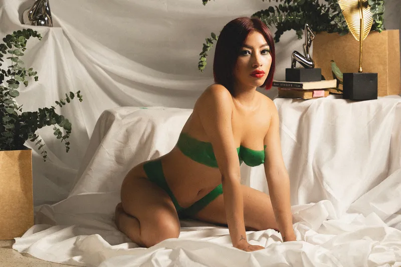 Live sex webcam photo for LunaLeroy #6058077