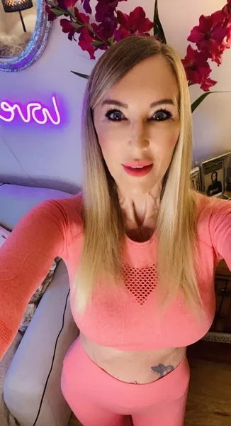 Live sex webcam photo for LeaLou #4114962