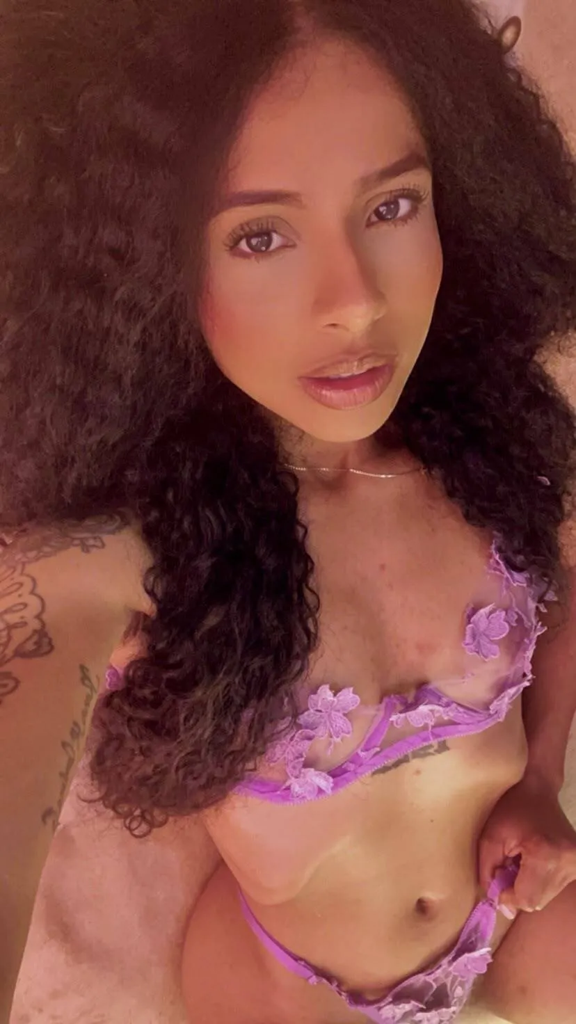 Live sex webcam photo for oliviafenty12312 #8556513