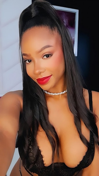 Live sex webcam photo for CharlotteMark #6101473