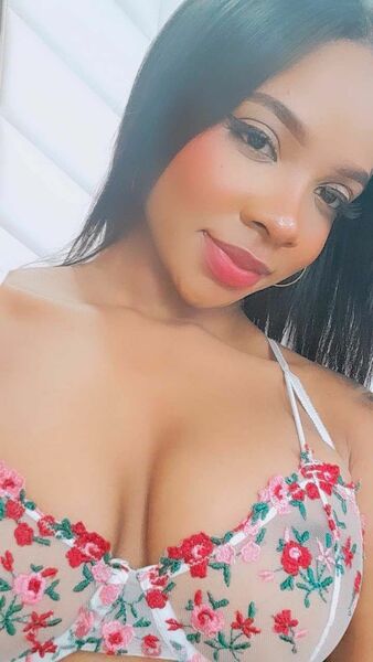 Live sex webcam photo for CharlotteMark #6101308