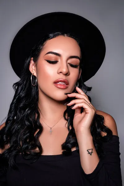 Live sex webcam photo for RoxanaHudson #5551995