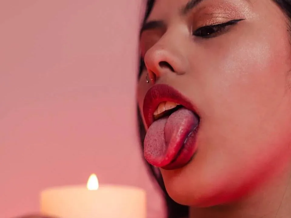 Live sex webcam photo for KellyWalks #5935130