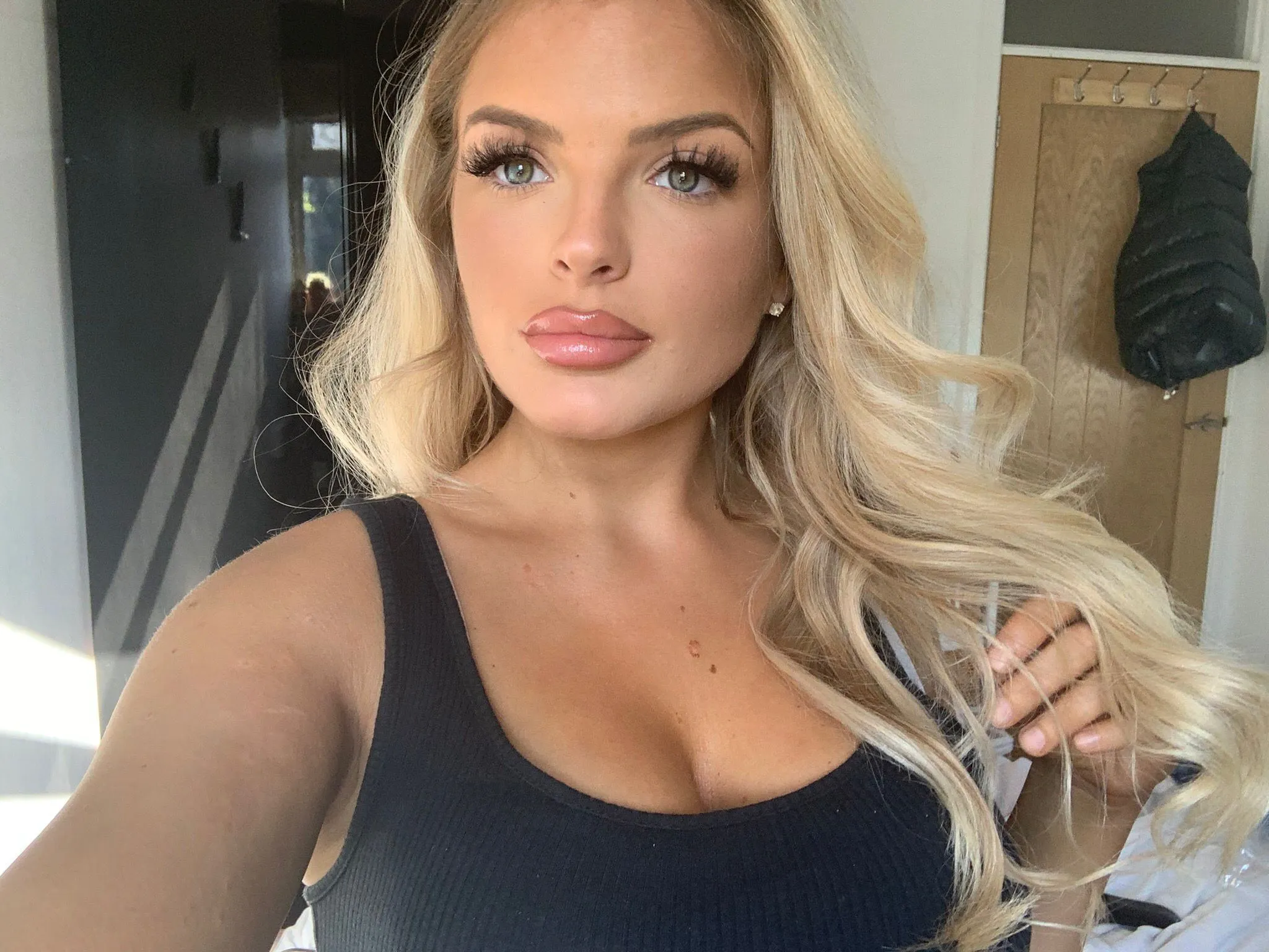 Live sex webcam photo for UKDoll #3897961