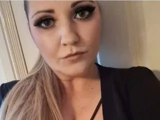 Live sex webcam photo for CurvyMILFCameron #8149318