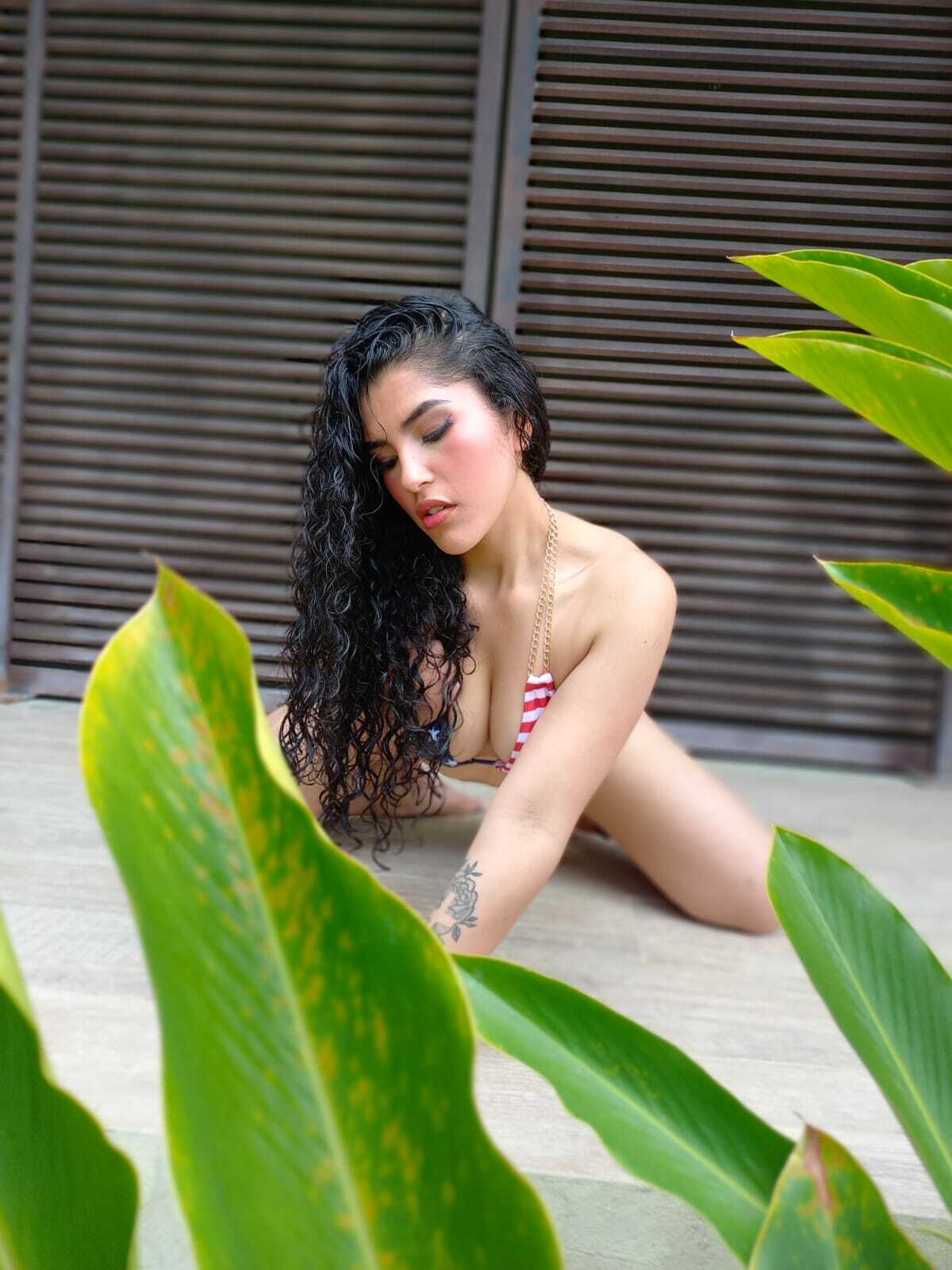 Live sex webcam photo for StephanieBennet #7406555