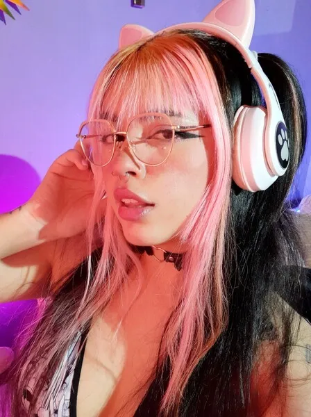 Live sex webcam photo for MaddyWaves #6179667