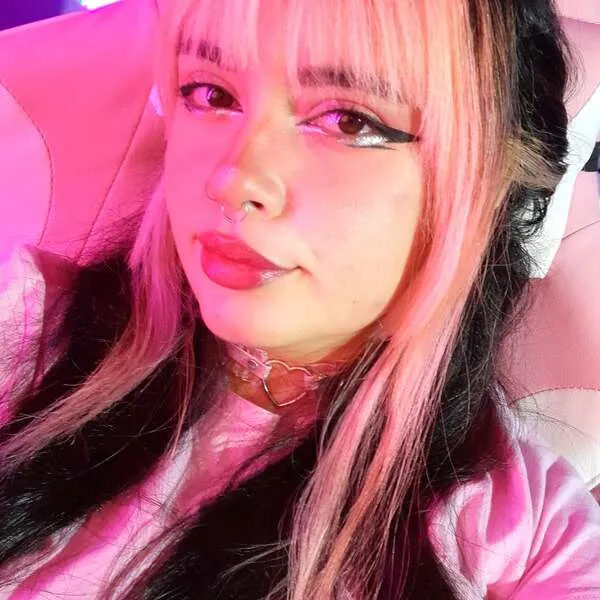 Live sex webcam photo for MaddyWaves #6368613