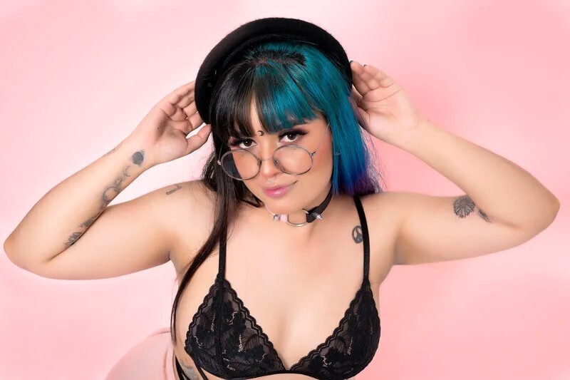 Live sex webcam photo for MaddyWaves #5714534