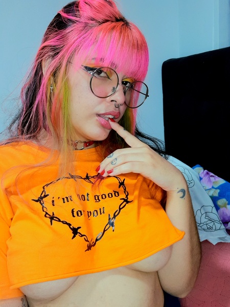 Live sex webcam photo for MaddyWaves #5579549