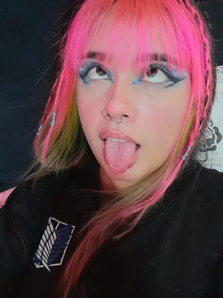 Live sex webcam photo for MaddyWaves #5545783