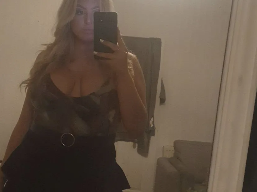 Live sex webcam photo for LeahDevil #3890457