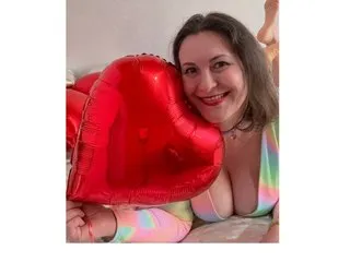 Live sex webcam photo for EmiliSquirt69 #8437373