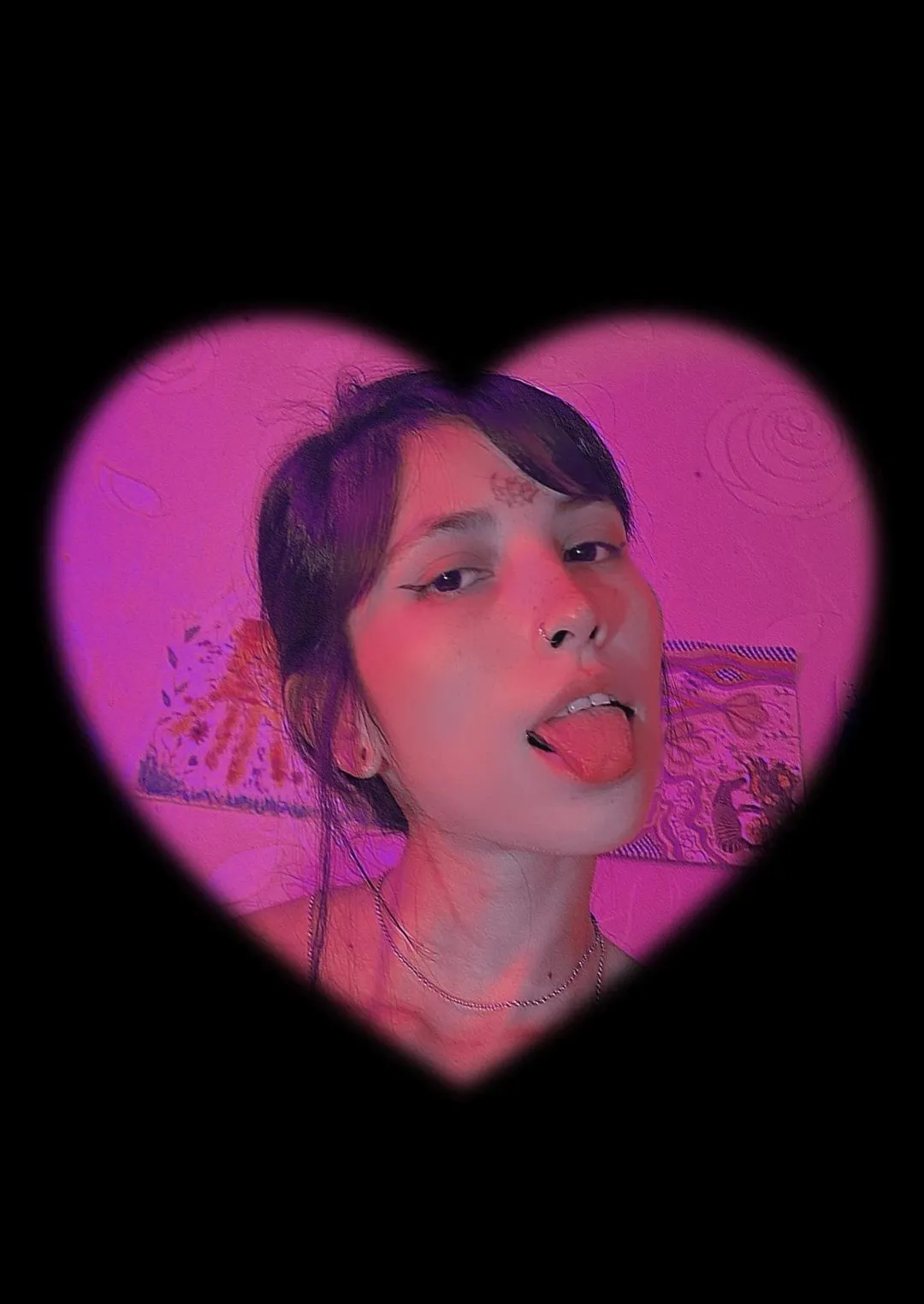 Live sex webcam photo for TaraHunter #7421332