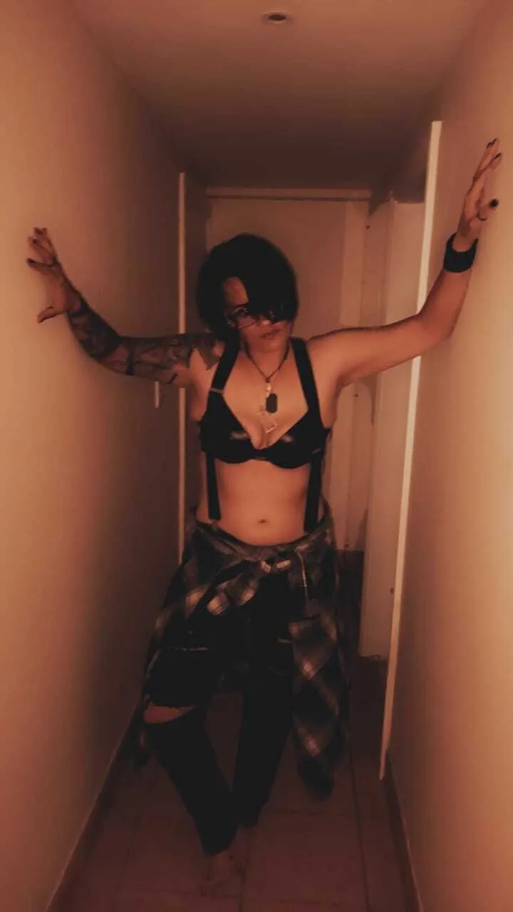 Live sex webcam photo for QueenSlade #7488248