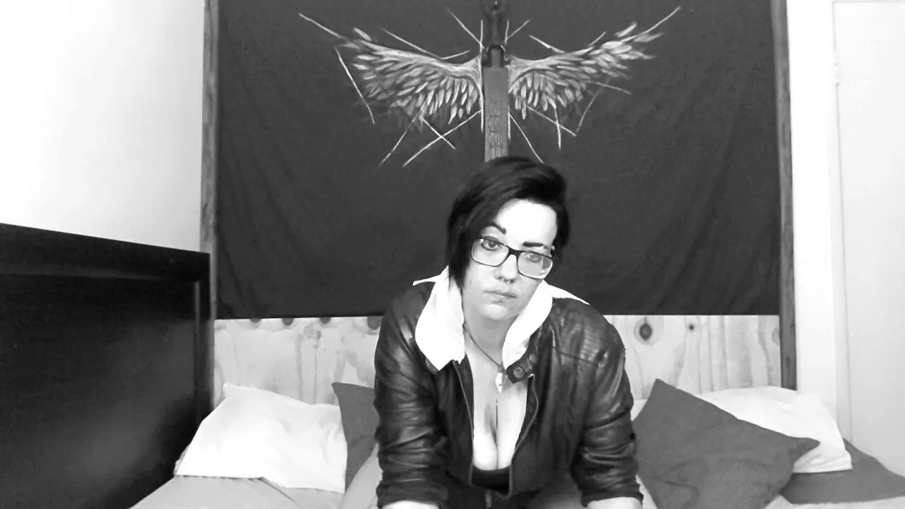 Live sex webcam photo for QueenSlade #7488239