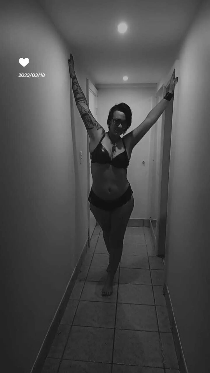 Live sex webcam photo for QueenSlade #7488251