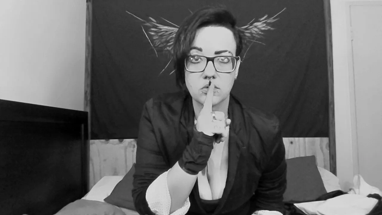 Live sex webcam photo for QueenSlade #7488240