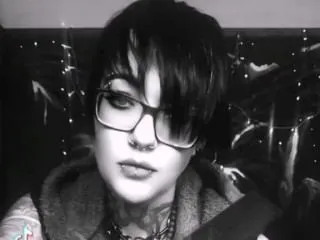 Live sex webcam photo for QueenSlade #6371119