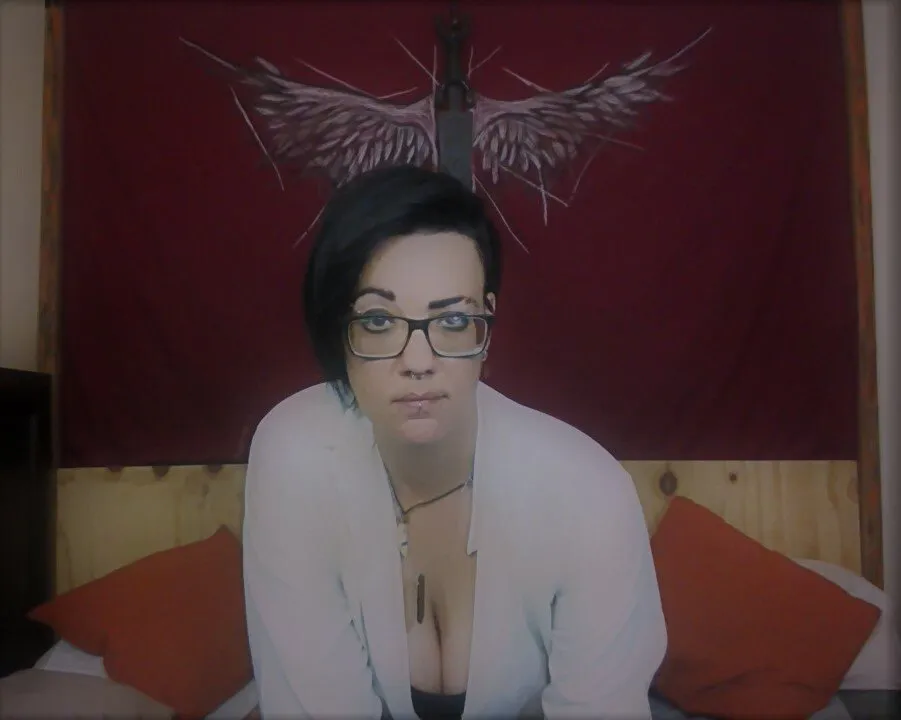 Live sex webcam photo for QueenSlade #7488241