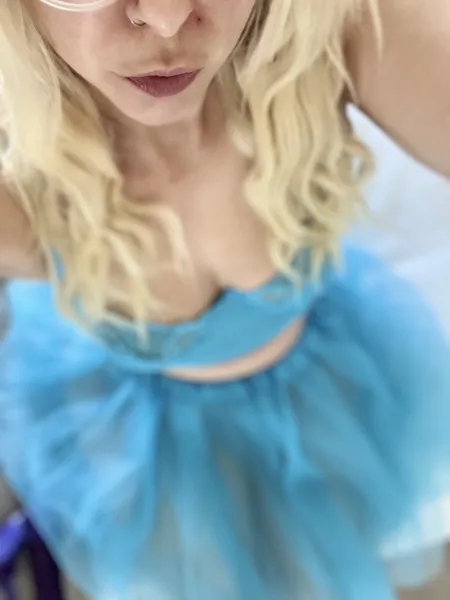Live sex webcam photo for EllieSoSubmissive #6267504