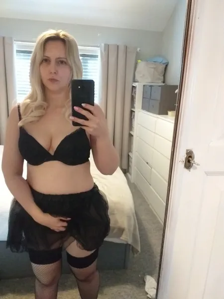 Live sex webcam photo for EllieSoSubmissive #4098109