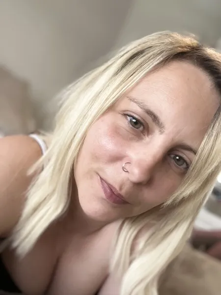 Live sex webcam photo for EllieSoSubmissive #5877739