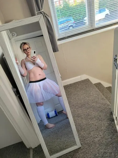 Live sex webcam photo for EllieSoSubmissive #5877724
