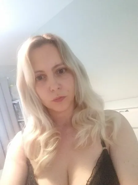 Live sex webcam photo for EllieSoSubmissive #4080871
