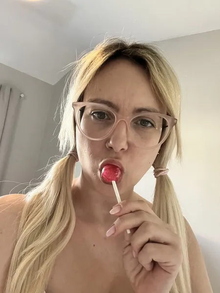 Live sex webcam photo for EllieSoSubmissive #4182923
