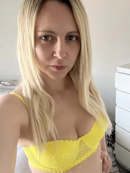Live sex webcam photo for EllieSoSubmissive #6267527