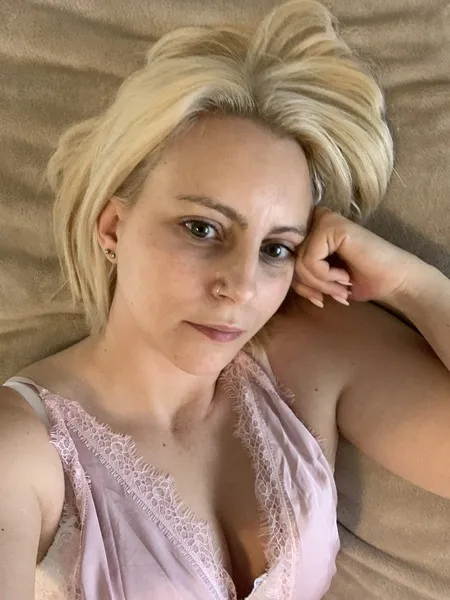 Live sex webcam photo for EllieSoSubmissive #6270007