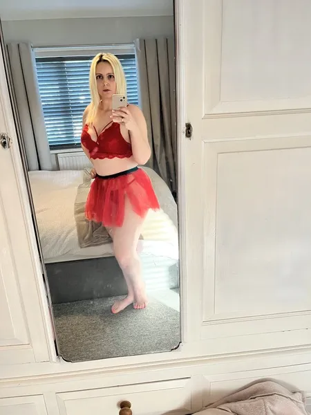 Live sex webcam photo for EllieSoSubmissive #4164038