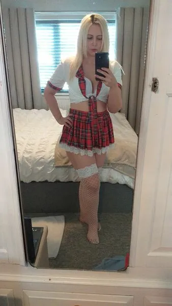 Live sex webcam photo for EllieSoSubmissive #4080870