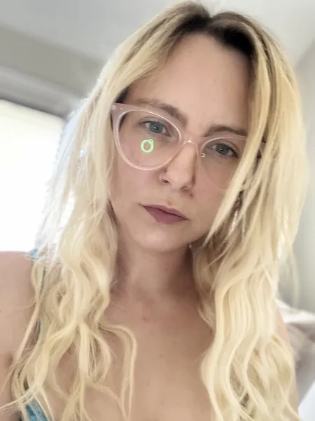 Live sex webcam photo for EllieSoSubmissive #6267507
