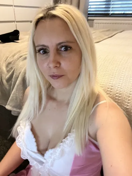 Live sex webcam photo for EllieSoSubmissive #4182927