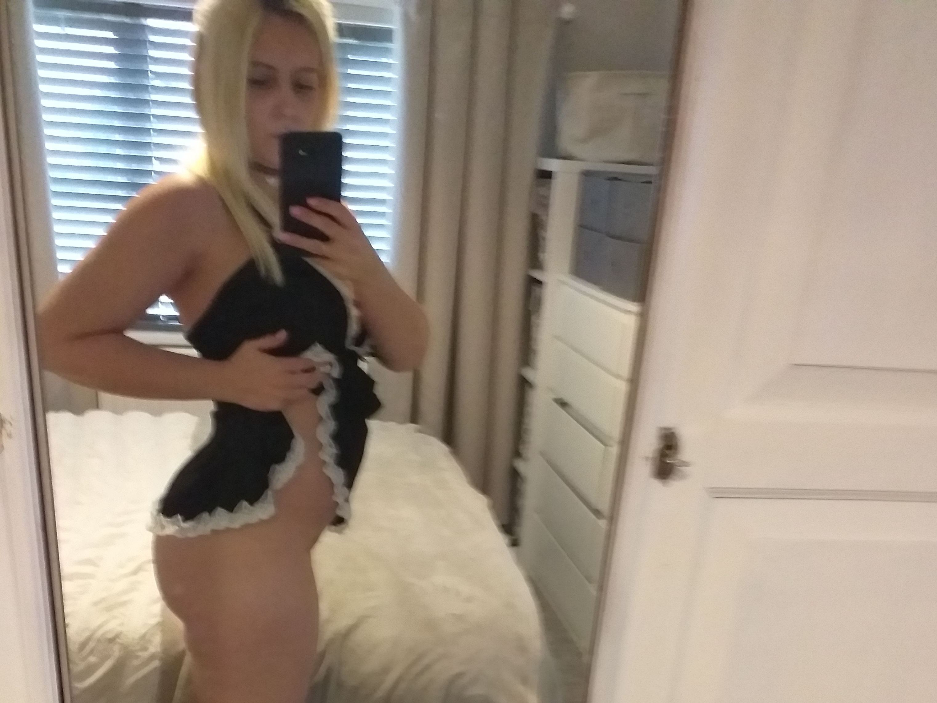 Live sex webcam photo for EllieSoSubmissive #5937733