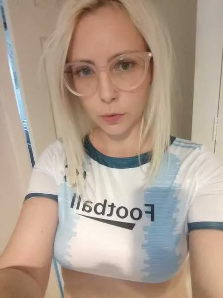Live sex webcam photo for EllieSoSubmissive #4182929