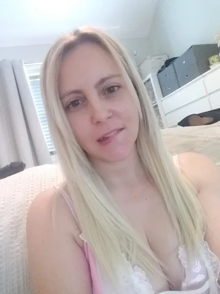 Live sex webcam photo for EllieSoSubmissive #5870700