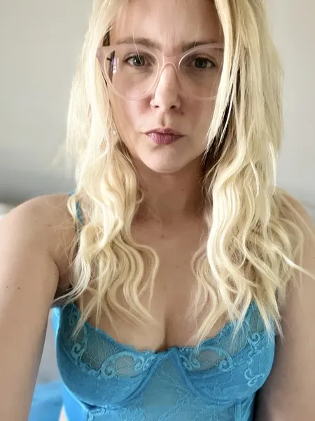 Live sex webcam photo for EllieSoSubmissive #6267503
