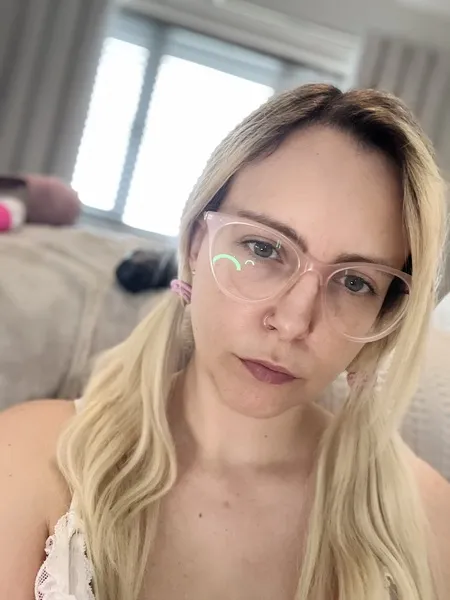 Live sex webcam photo for EllieSoSubmissive #6267537