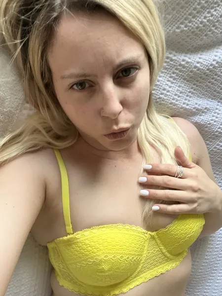 Live sex webcam photo for EllieSoSubmissive #6267531