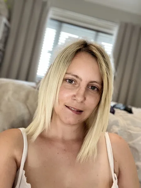 Live sex webcam photo for EllieSoSubmissive #6267583