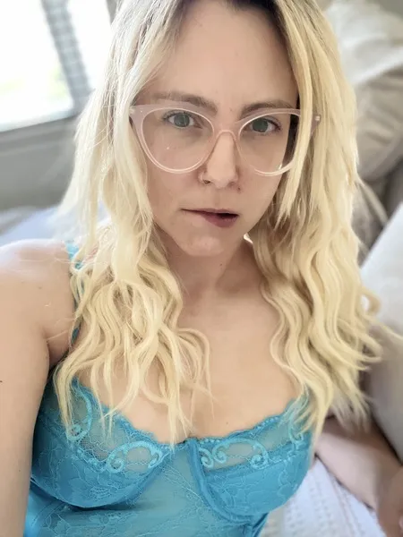 Live sex webcam photo for EllieSoSubmissive #6267502