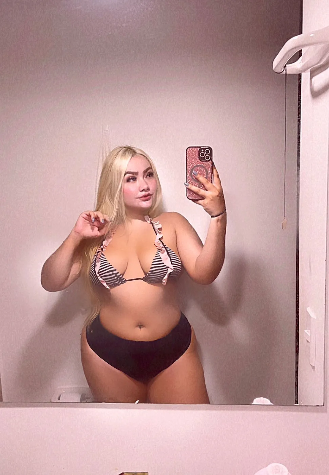 Live sex webcam photo for celestesweetxxx #8090895