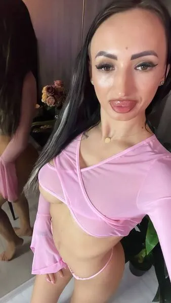 Live sex webcam photo for MyaColes #6274257